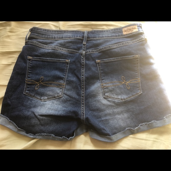 Denizen from Levi’s High Rise Shorts size 12/31 - Picture 4 of 4